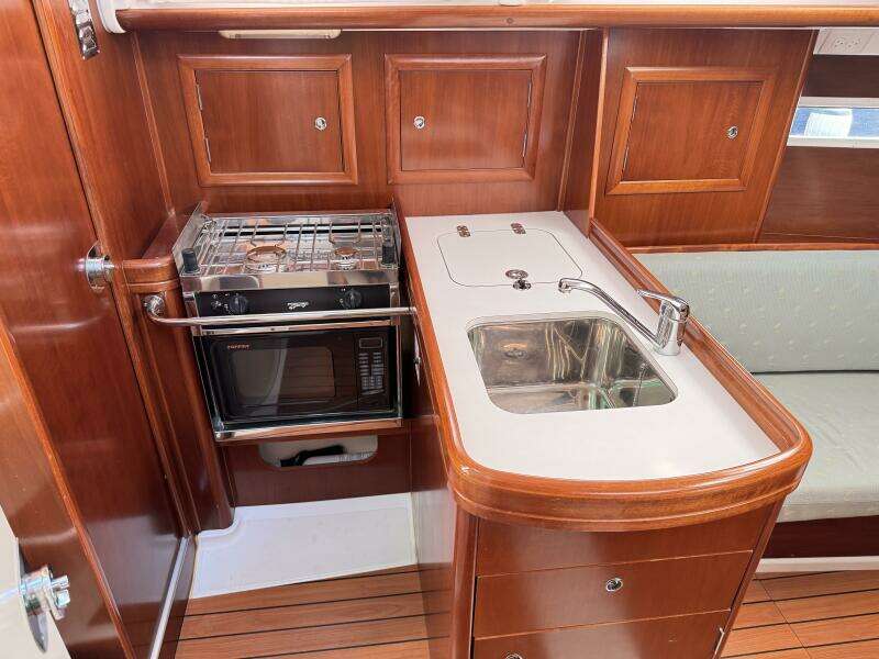 Kismet 32ft Beneteau Yacht For Sale