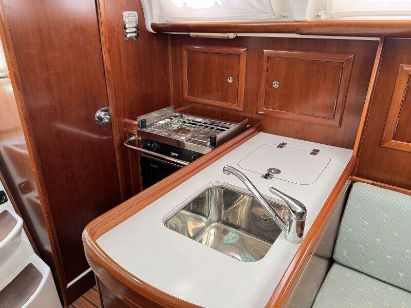 Kismet 32ft Beneteau Yacht For Sale