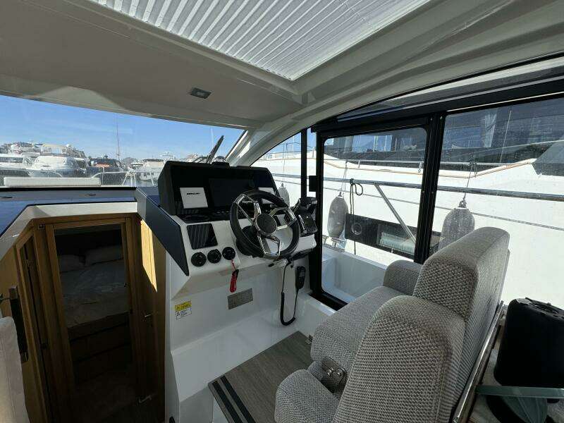 33ft Sealine Yacht For Sale