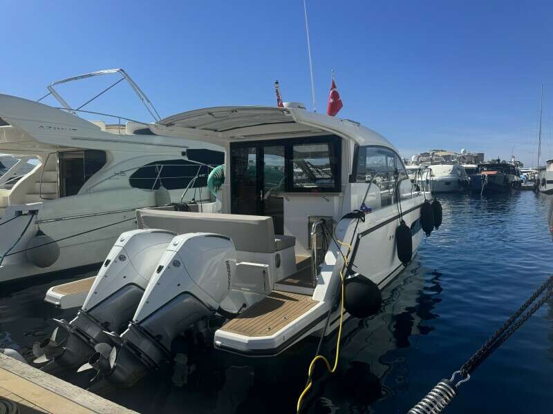 33ft Sealine Yacht For Sale
