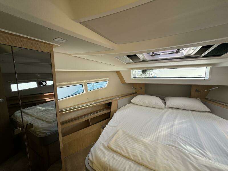 33ft Sealine Yacht For Sale