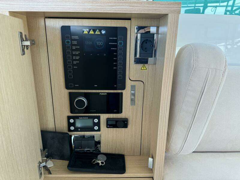 33ft Sealine Yacht For Sale