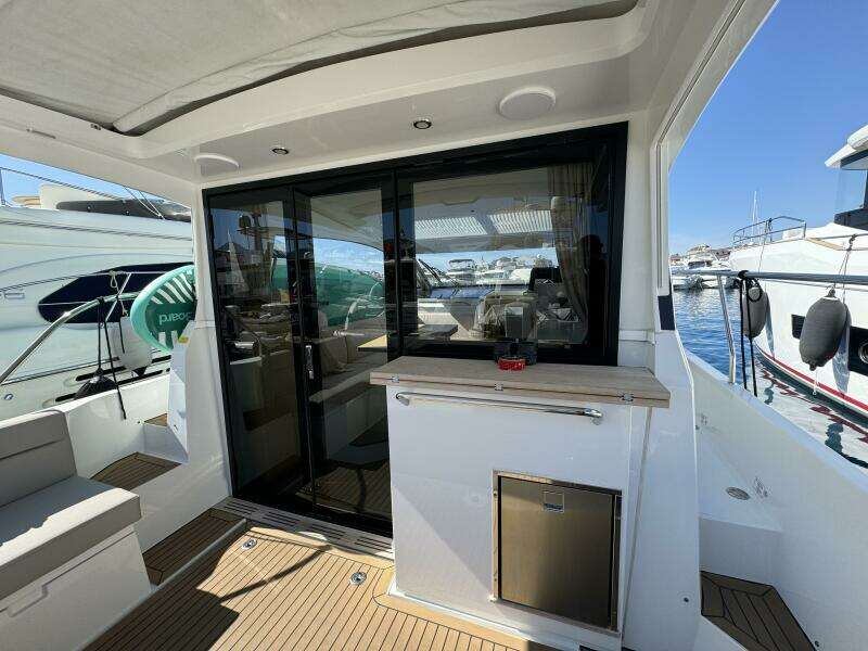 33ft Sealine Yacht For Sale