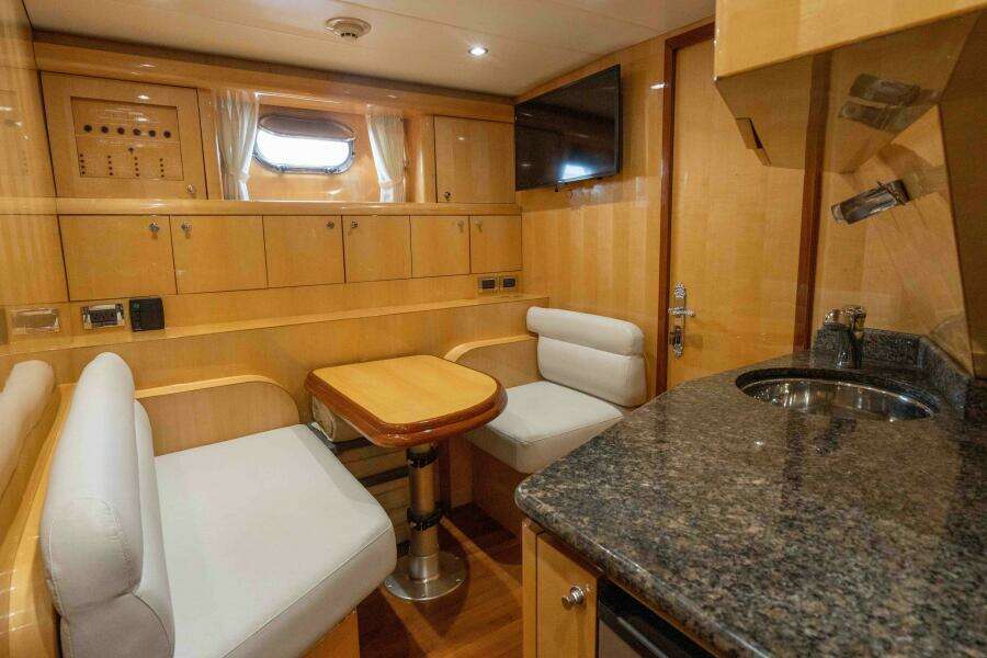 ALENIEL 87ft Johnson Yacht For Sale