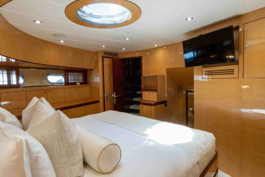 ALENIEL 87ft Johnson Yacht For Sale