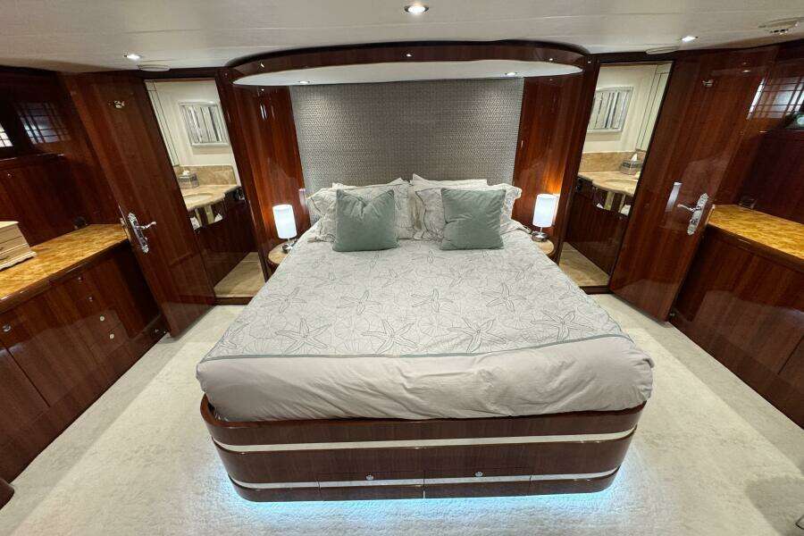 ALENIEL 87ft Johnson Yacht For Sale