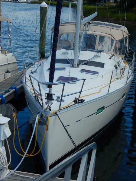 37' 2004 Beneteau 373