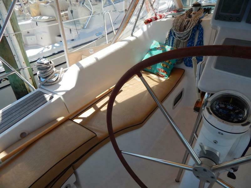 37' 2004 Beneteau 373