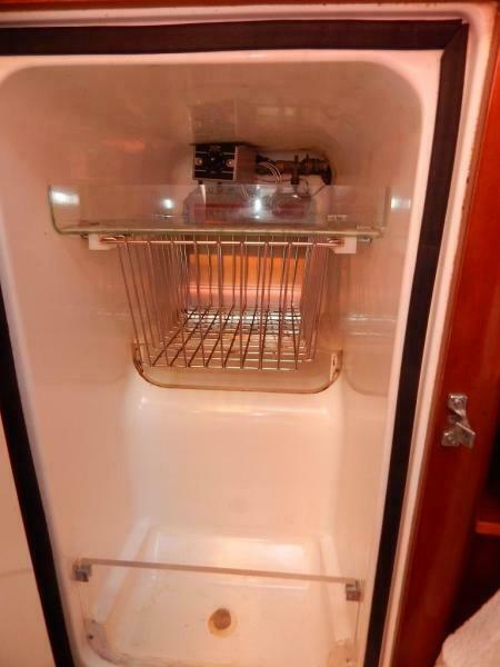 37' 2004 Beneteau 373