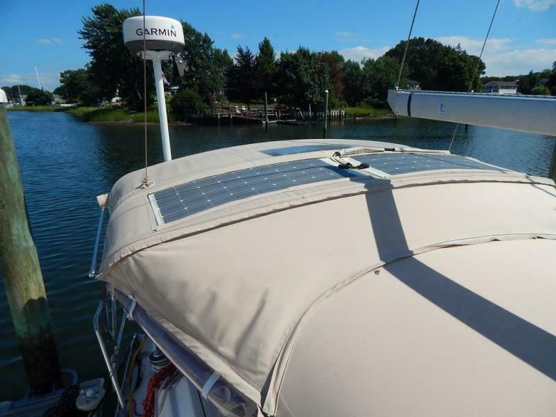 37' 2004 Beneteau 373