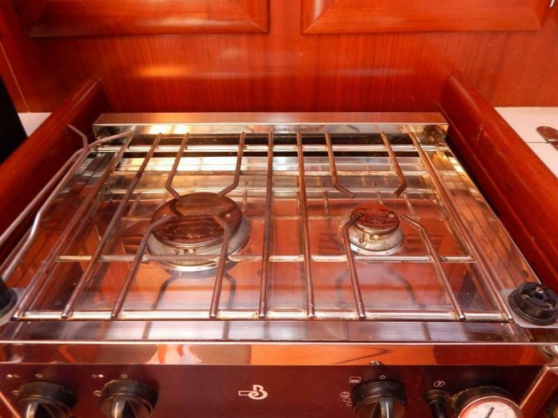 37' 2004 Beneteau 373