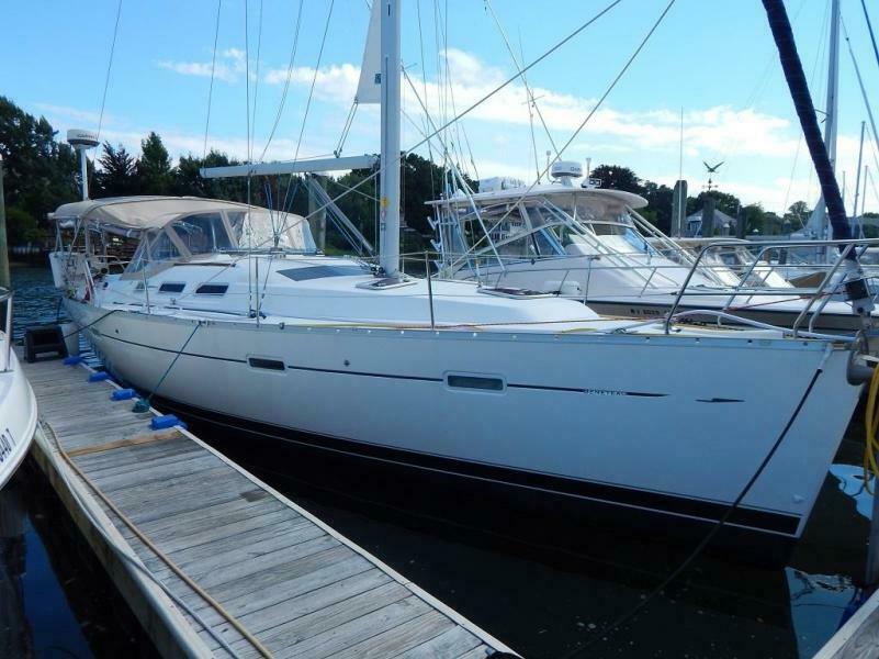 37' 2004 Beneteau 373