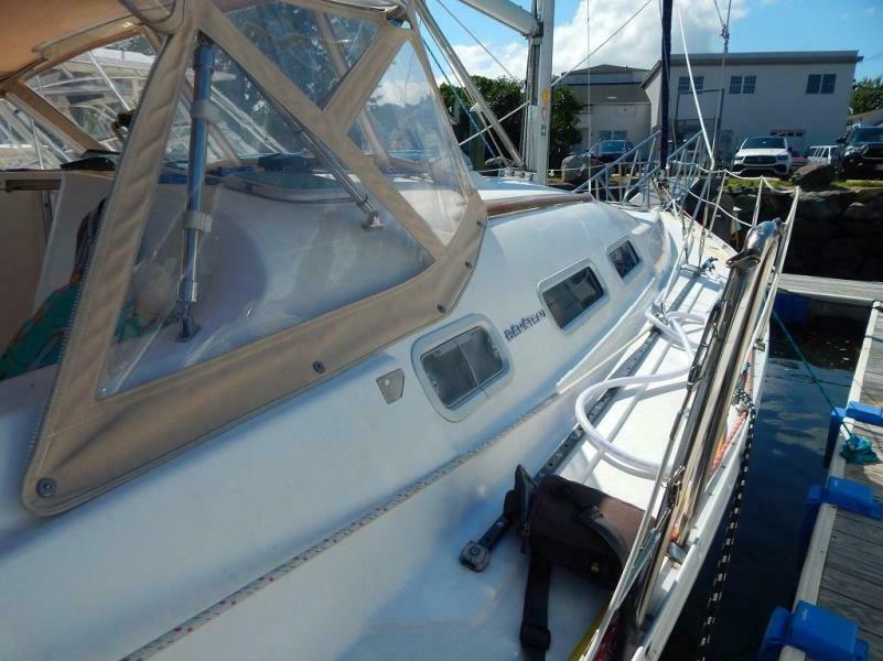 37' 2004 Beneteau 373