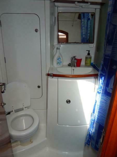 37' 2004 Beneteau 373