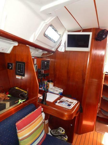 37' 2004 Beneteau 373