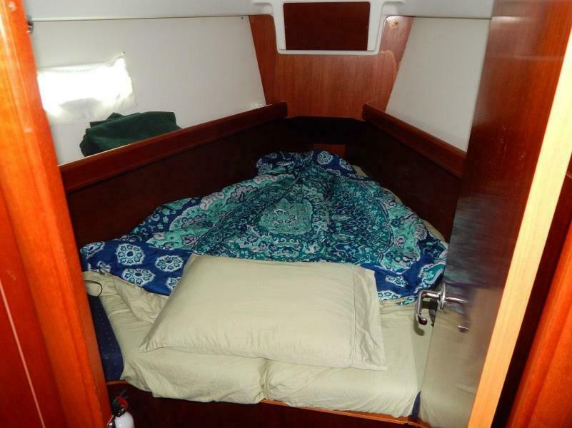 37' 2004 Beneteau 373