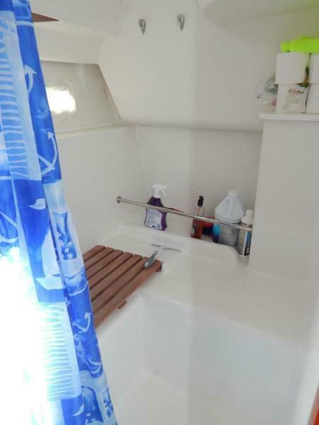 37' 2004 Beneteau 373