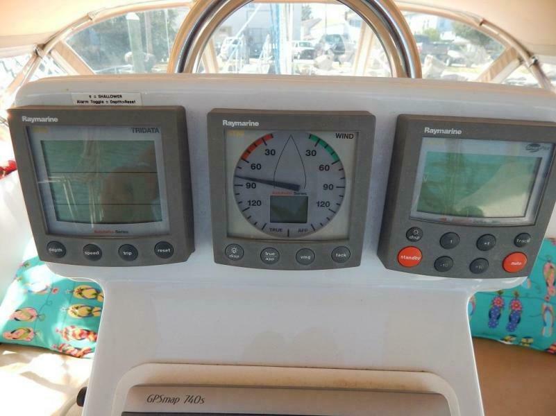 37' 2004 Beneteau 373