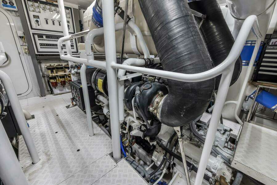 JUS CHILL N 84ft Cheoy Lee Yacht For Sale JUS CHILL N 84ft Cheoy Lee Yacht For Sale