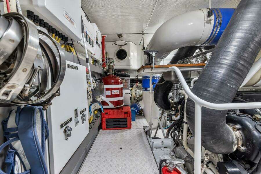 JUS CHILL N 84ft Cheoy Lee Yacht For Sale JUS CHILL N 84ft Cheoy Lee Yacht For Sale