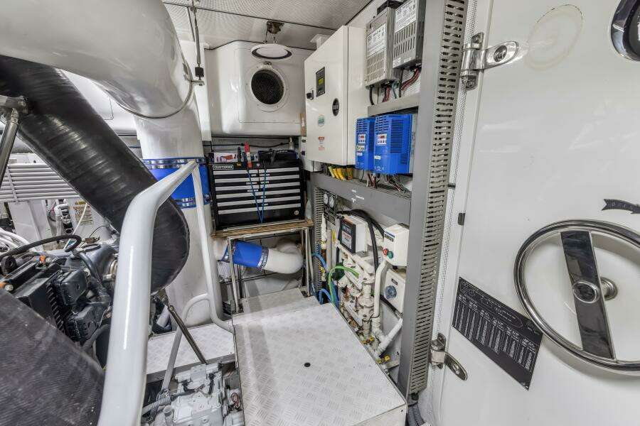 JUS CHILL N 84ft Cheoy Lee Yacht For Sale JUS CHILL N 84ft Cheoy Lee Yacht For Sale