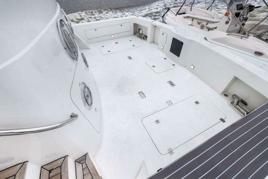 JUS CHILL N 84ft Cheoy Lee Yacht For Sale JUS CHILL N 84ft Cheoy Lee Yacht For Sale