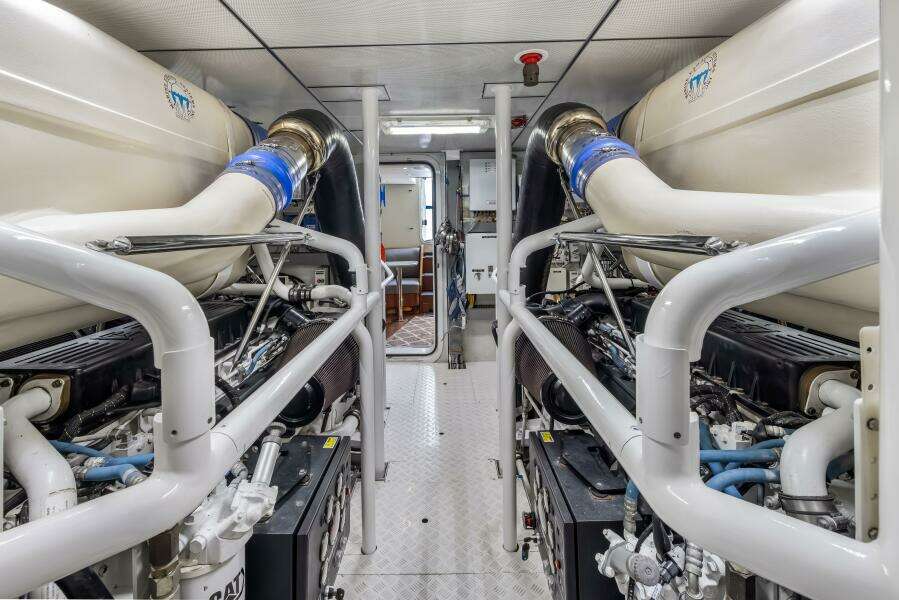 JUS CHILL N 84ft Cheoy Lee Yacht For Sale JUS CHILL N 84ft Cheoy Lee Yacht For Sale