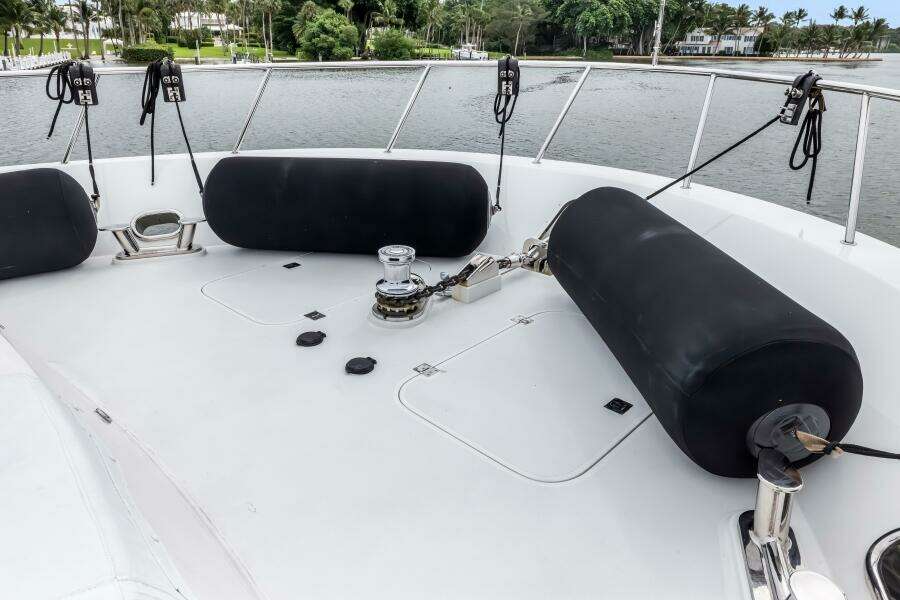 JUS CHILL N 84ft Cheoy Lee Yacht For Sale JUS CHILL N 84ft Cheoy Lee Yacht For Sale