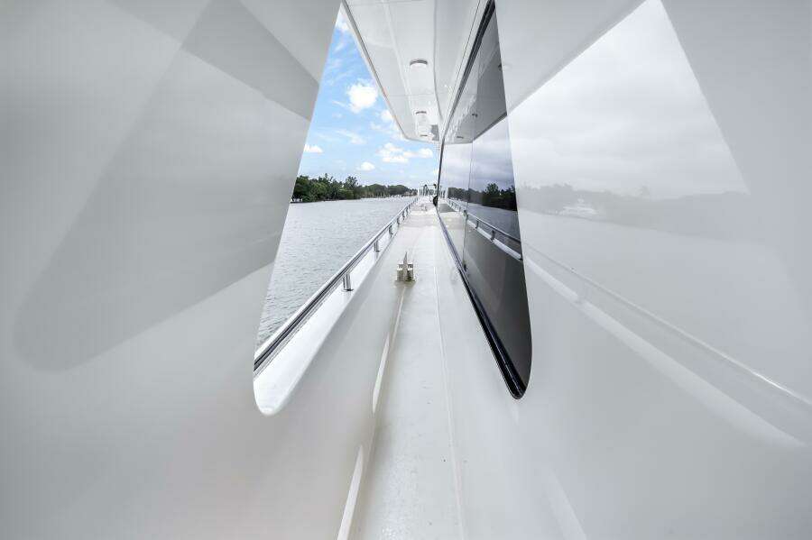 JUS CHILL N 84ft Cheoy Lee Yacht For Sale JUS CHILL N 84ft Cheoy Lee Yacht For Sale