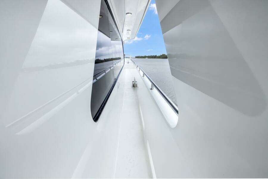 JUS CHILL N 84ft Cheoy Lee Yacht For Sale JUS CHILL N 84ft Cheoy Lee Yacht For Sale