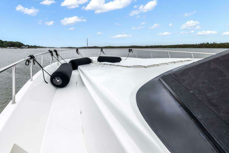 JUS CHILL N 84ft Cheoy Lee Yacht For Sale JUS CHILL N 84ft Cheoy Lee Yacht For Sale