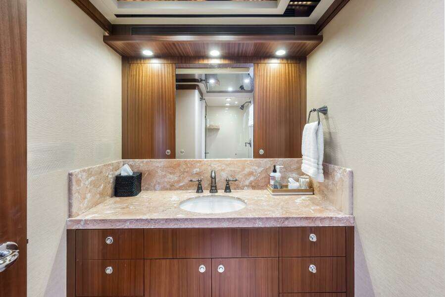 JUS CHILL N 84ft Cheoy Lee Yacht For Sale JUS CHILL N 84ft Cheoy Lee Yacht For Sale