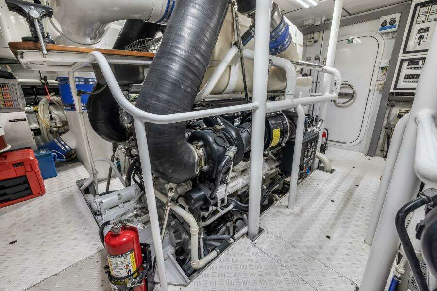 JUS CHILL N 84ft Cheoy Lee Yacht For Sale JUS CHILL N 84ft Cheoy Lee Yacht For Sale