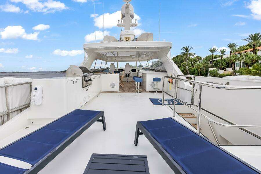 JUS CHILL N 84ft Cheoy Lee Yacht For Sale JUS CHILL N 84ft Cheoy Lee Yacht For Sale