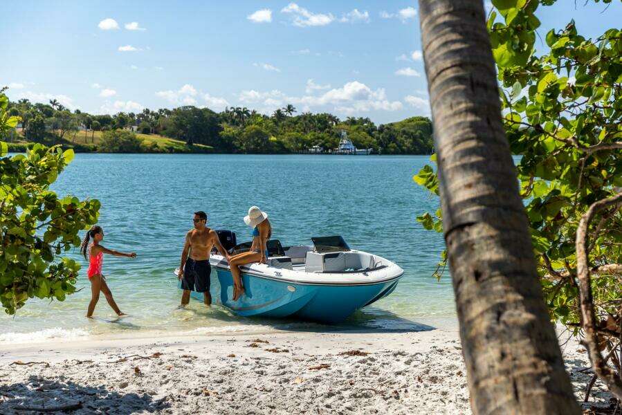 17ft Bayliner Yacht For Sale