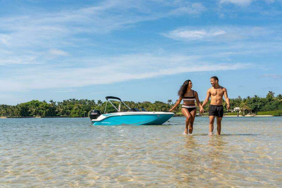 17ft Bayliner Yacht For Sale