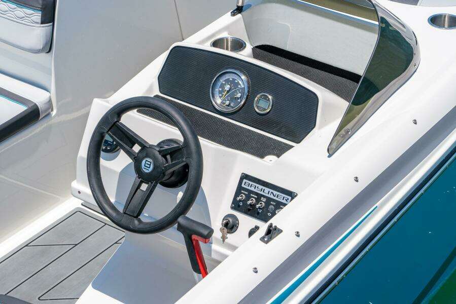 17ft Bayliner Yacht For Sale