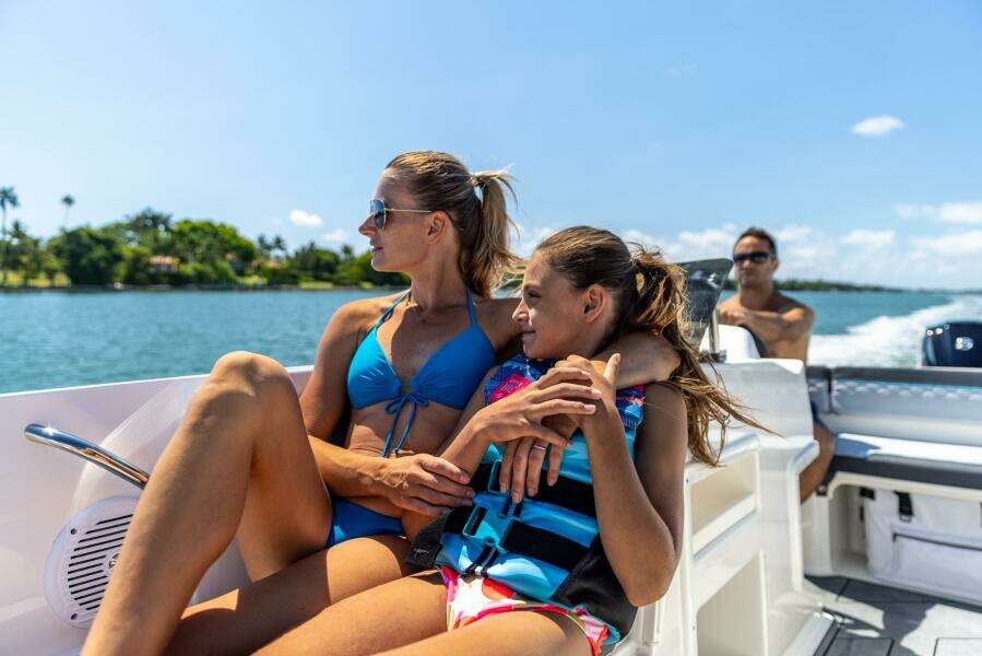 17ft Bayliner Yacht For Sale