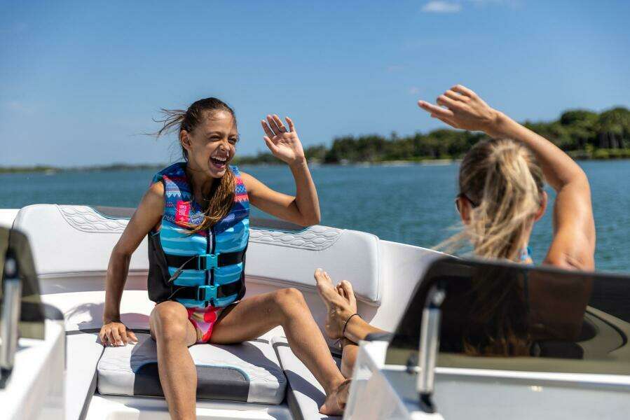 17ft Bayliner Yacht For Sale