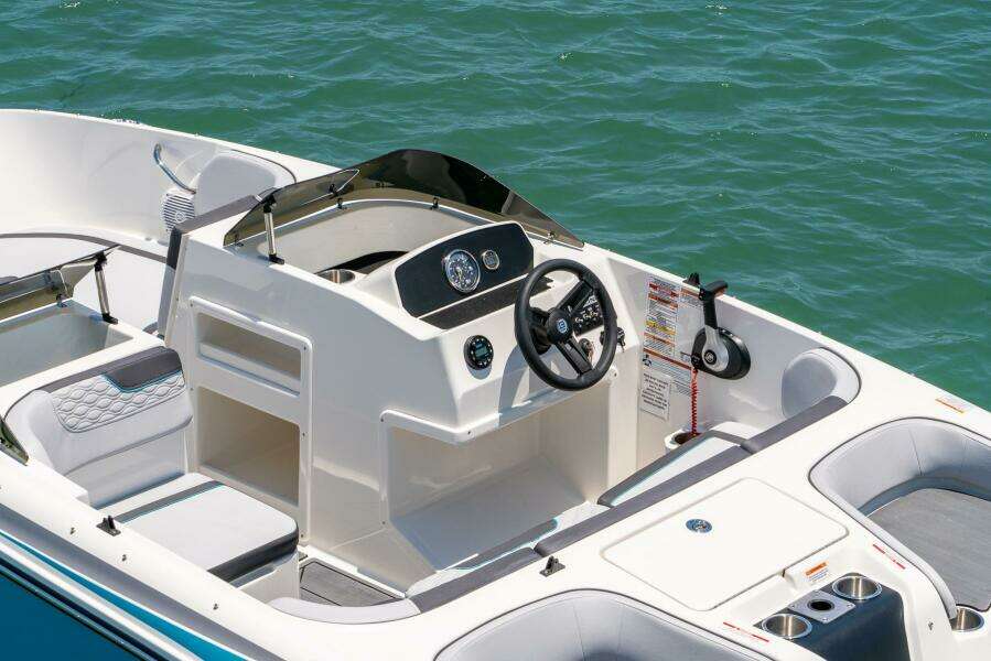 17ft Bayliner Yacht For Sale
