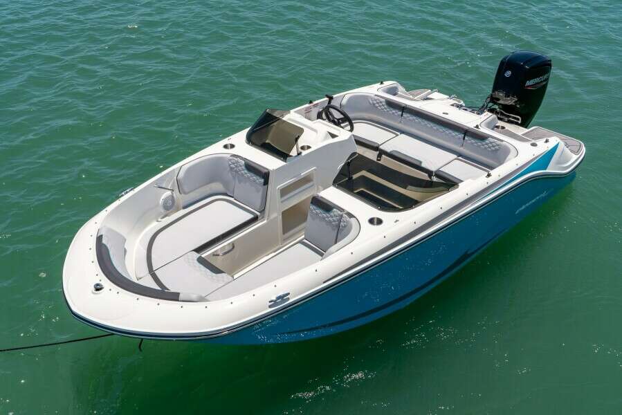 17ft Bayliner Yacht For Sale