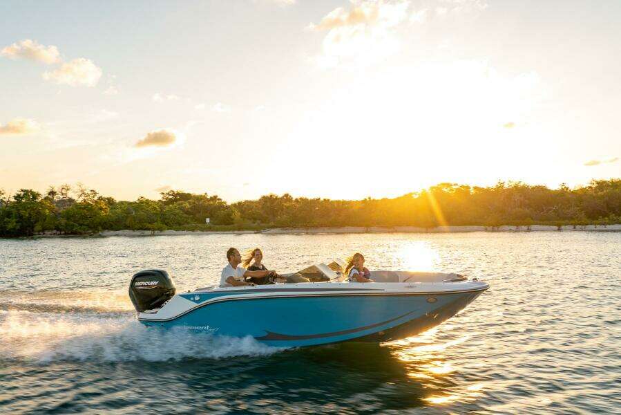 17ft Bayliner Yacht For Sale