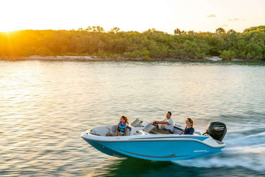 17ft Bayliner Yacht For Sale