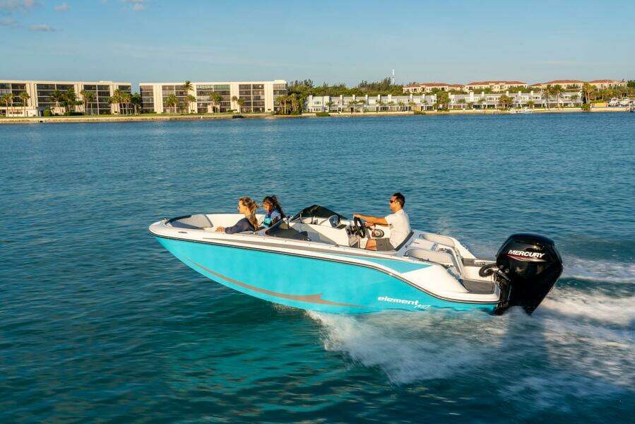 17ft Bayliner Yacht For Sale