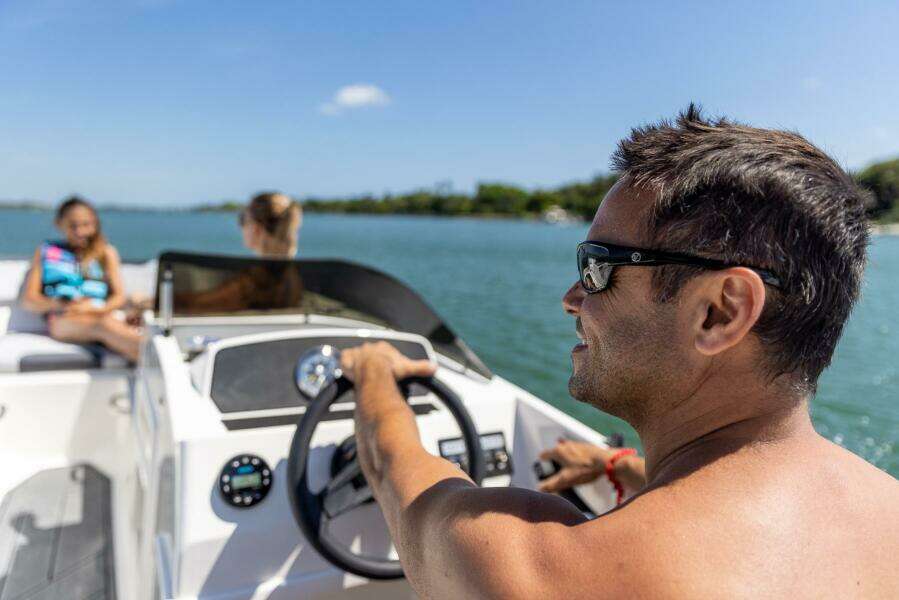 17ft Bayliner Yacht For Sale