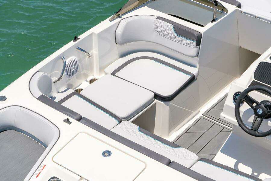 17ft Bayliner Yacht For Sale