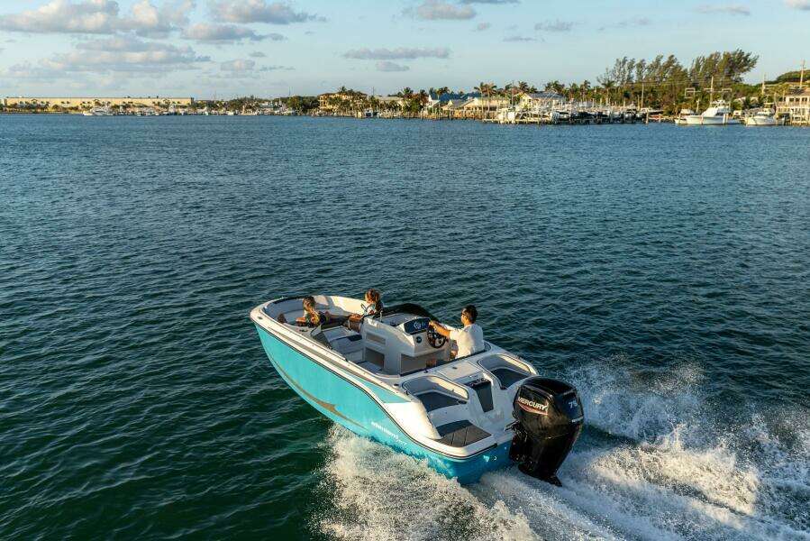 17ft Bayliner Yacht For Sale