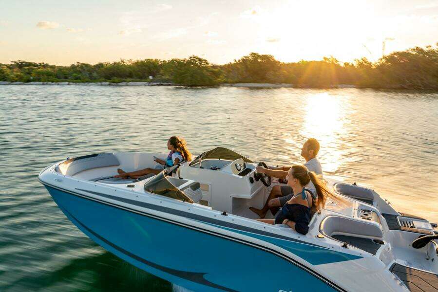 17ft Bayliner Yacht For Sale