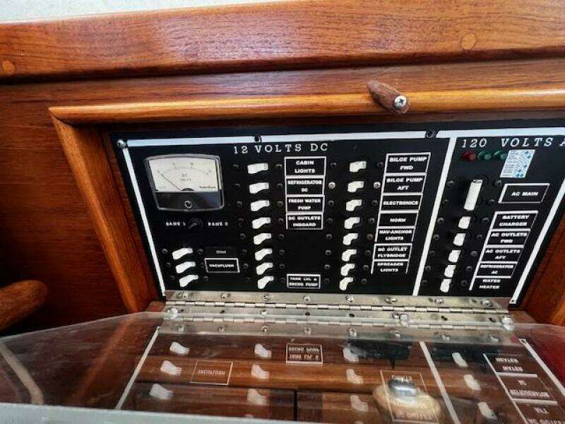 Dulcinea 30ft Willard Yacht For Sale