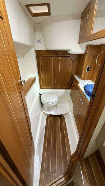 LYNDAH LOU  37ft Aspen Yacht For Sale